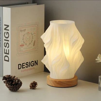 Schicke Spiral-Nachtlichtlampe Gestreifter Schirm – Elegantes Warmes Licht für Modernen Stil