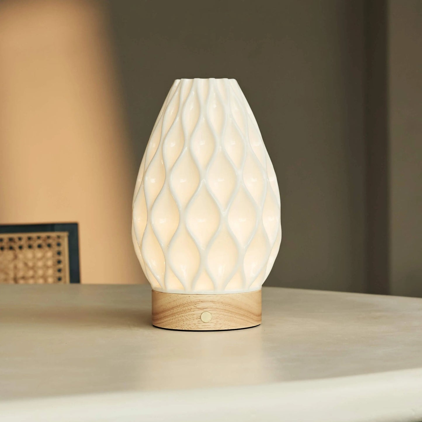 Vela Kabellose Tischlampe - Natürliches Holzdesign