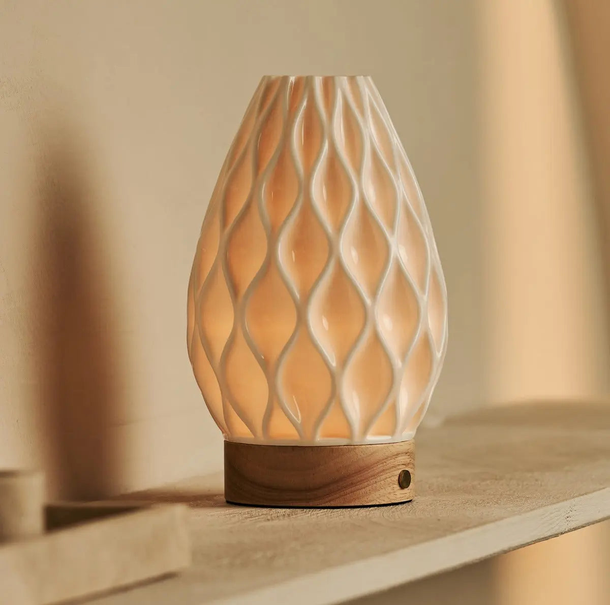 Vela Kabellose Tischlampe - Natürliches Holzdesign