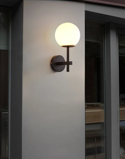 LumiNord – LED-Wandleuchte im nordischen Modern-Stil mit Glaskugel