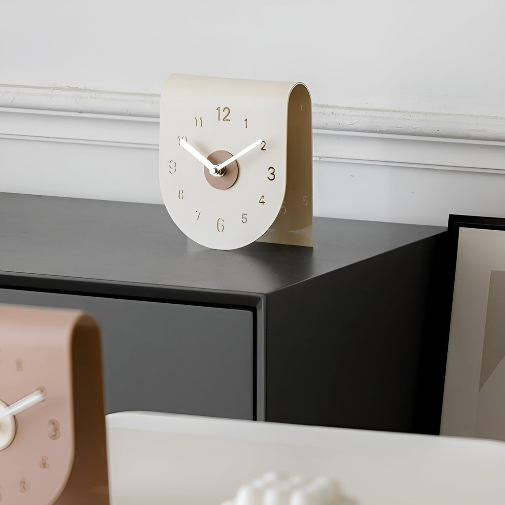 Tischuhr mit natürlichem Look und gut ablesbaren Zahlen