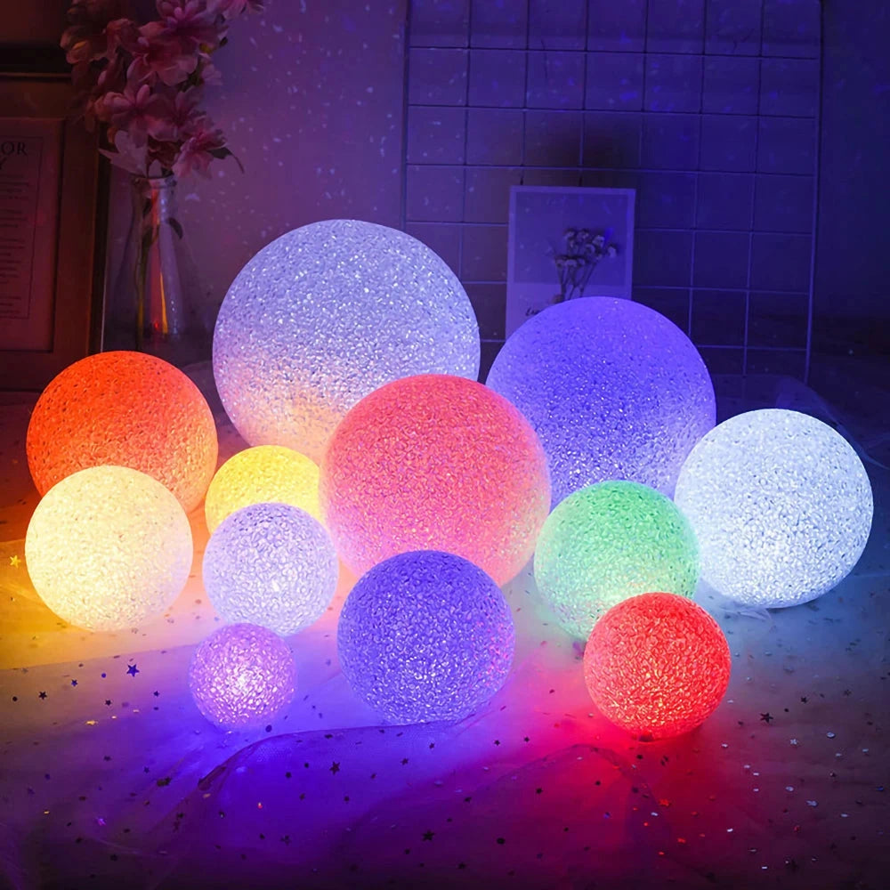 Crystalglow – LED-Kristallkugellampe in Ballform mit Farbwechsel