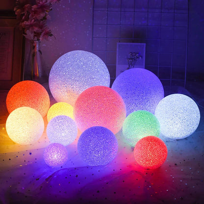Crystalglow – LED-Kristallkugellampe in Ballform mit Farbwechsel