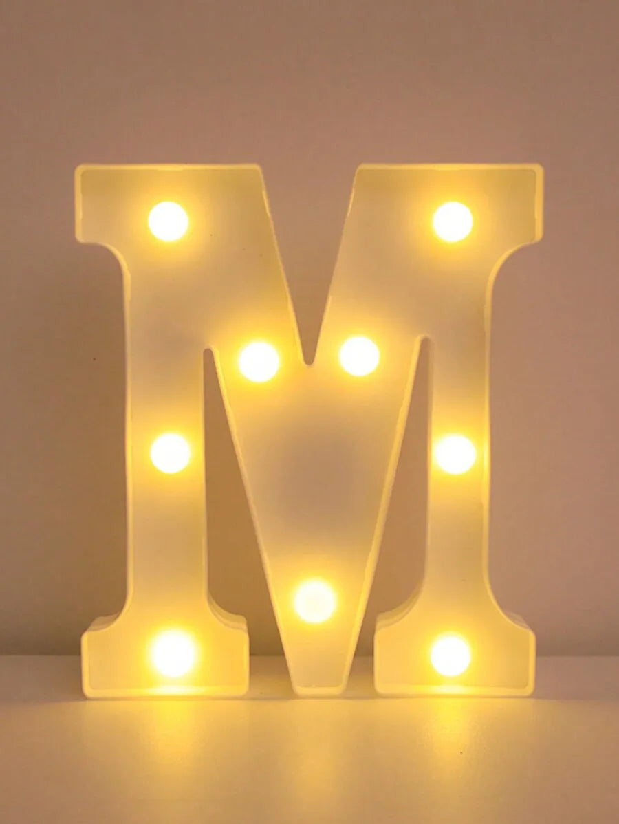 LED Buchstabenlicht - Leuchtende Deko für Feste und Anlässe